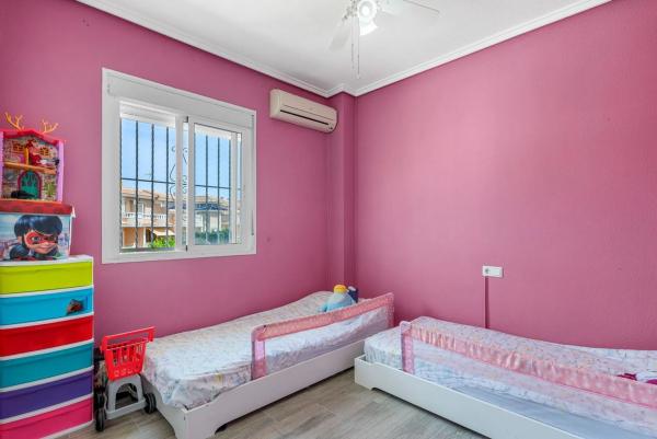 Chalet pareado en calle Orense, 2