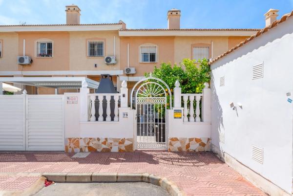 Chalet pareado en calle Orense, 2