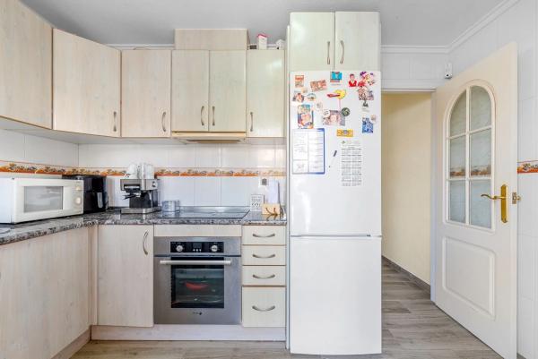 Chalet pareado en calle Orense, 2