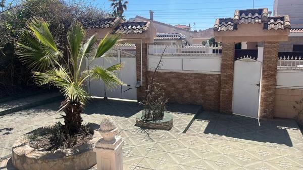 Casa independiente en Cl Dr Giner Reus, 3