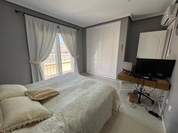 Chalet adosado en avenida de los Regantes, 10 -8