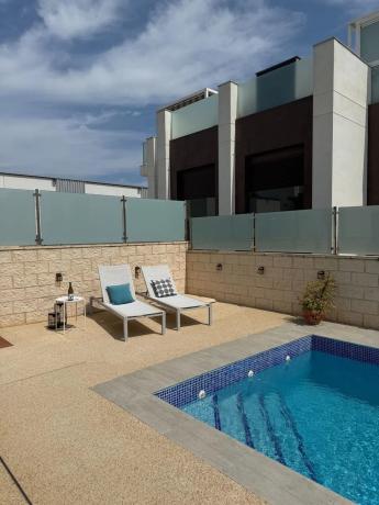 Casa independiente en avenida del Salvador