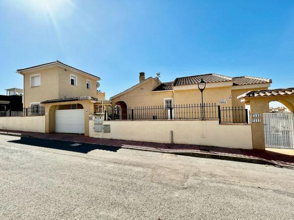 Casa independiente en calle Rio Deva