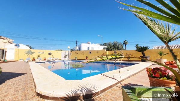 Casa independiente en calle de los Almendros