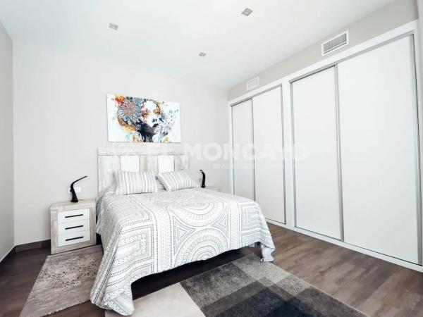 Chalet adosado en avenida Principes de Asturias