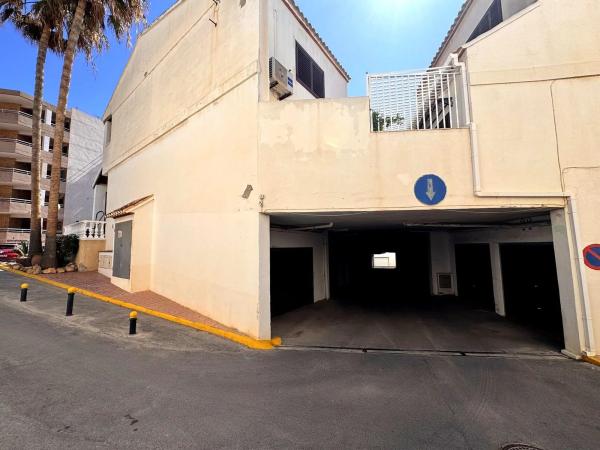 Chalet adosado en calle Dolores Quesada Lucas