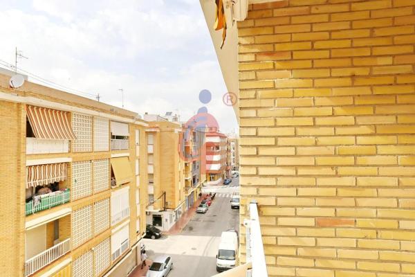 Piso en calle Miguel Hernández, 129