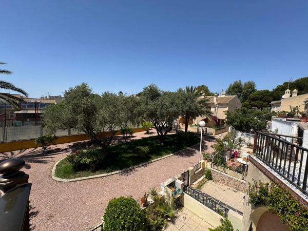 Chalet adosado en Urbanización Buenavista