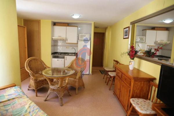 Piso en calle Azorín, 2