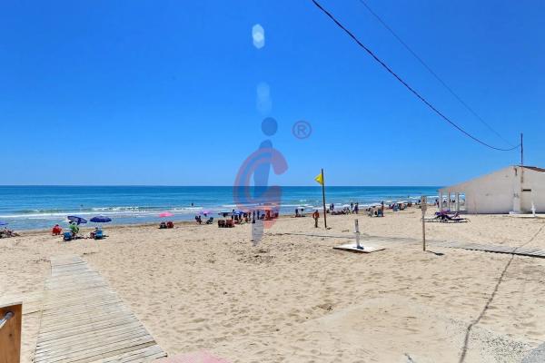 Piso en calle Azorín, 2