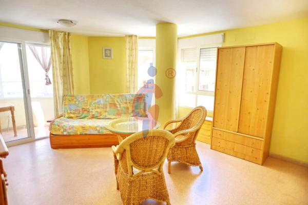 Piso en calle Azorín, 2