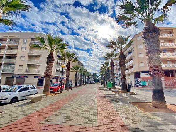 Piso en calle Azorín, 2