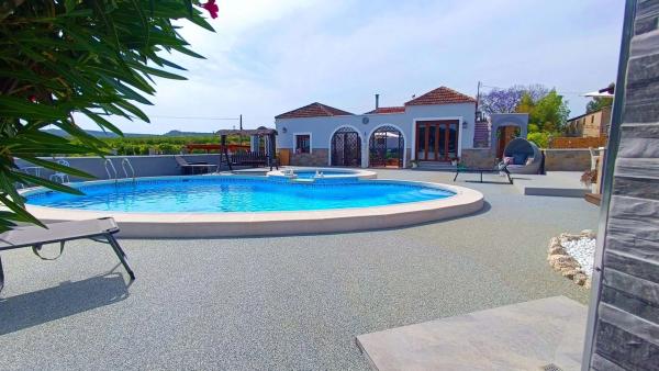 Chalet en Jacarilla