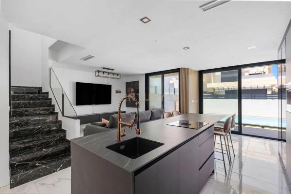 Casa independiente en calle Algarrobo, 61