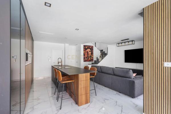 Casa independiente en calle Algarrobo, 61