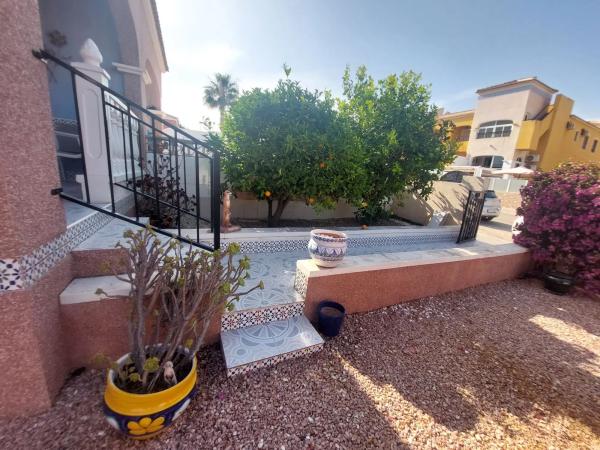 Chalet adosado en calle Chumbera, 17