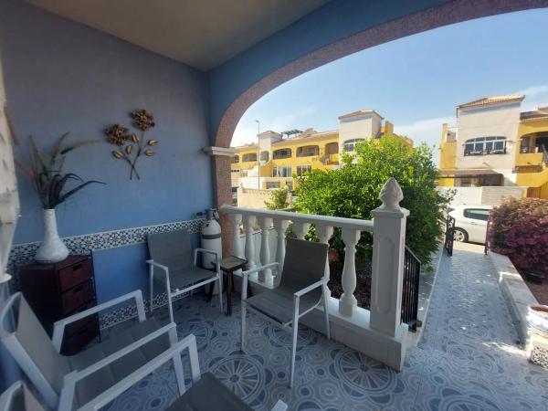 Chalet adosado en calle Chumbera, 17