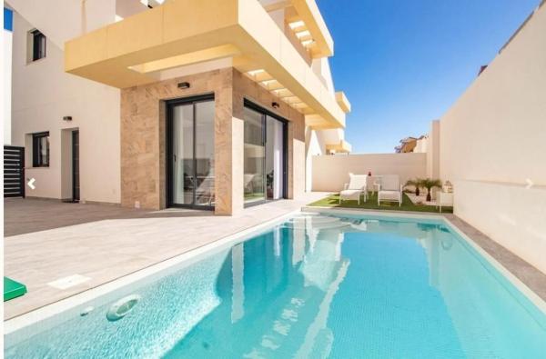 Casa independiente en calle Taray