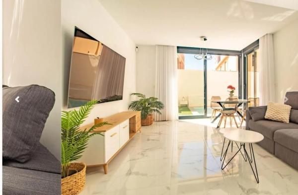 Casa independiente en calle Taray