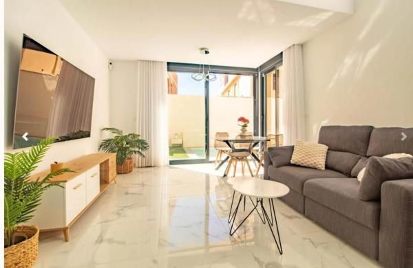 Casa independiente en calle Taray