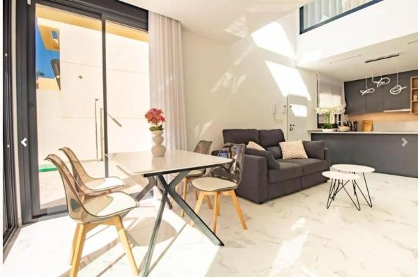 Casa independiente en calle Taray