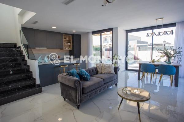 Casa independiente en calle Algarrobo