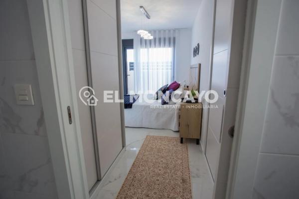 Casa independiente en calle Algarrobo