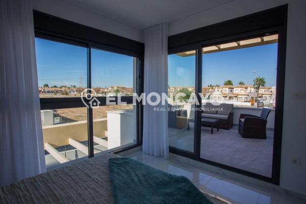 Casa independiente en calle Algarrobo