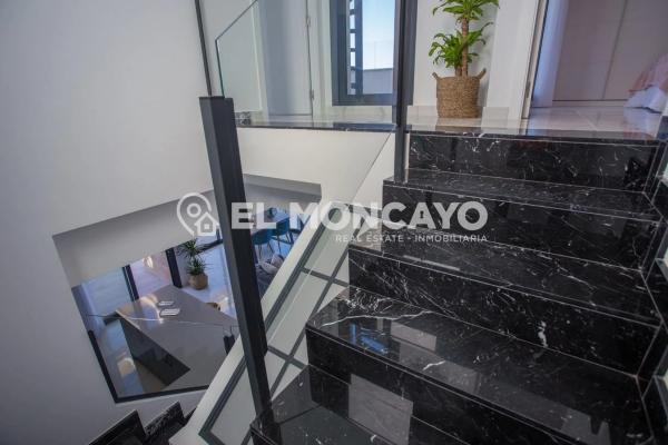 Casa independiente en calle Algarrobo