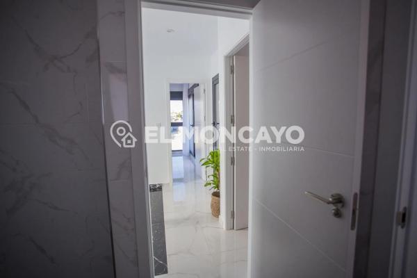 Casa independiente en calle Algarrobo