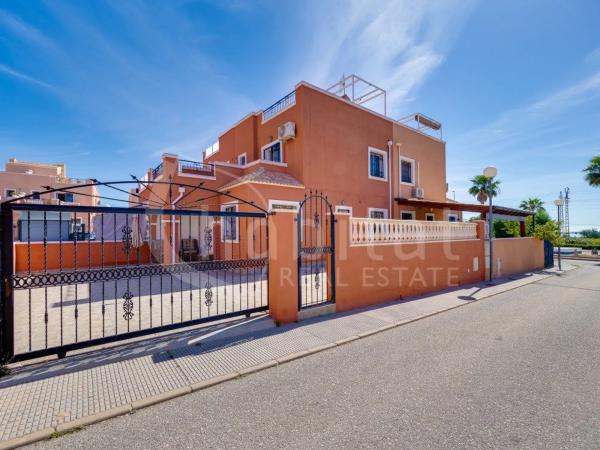 Chalet adosado en avenida Riegos de Levante, 10