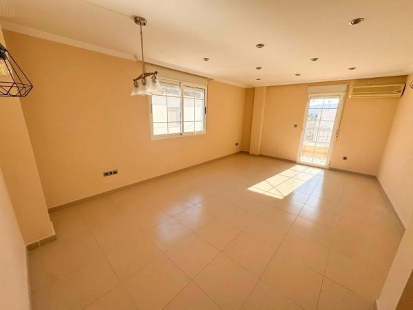 Casa independiente en calle los Riquelmes