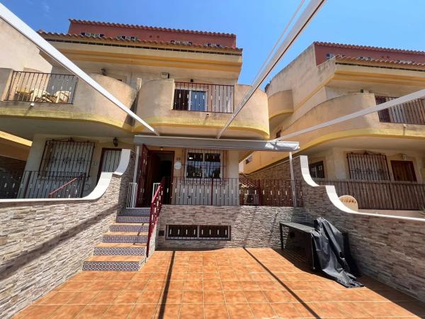 Chalet adosado en calle del Rocío