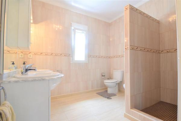 Casa independiente en calle los Rosales