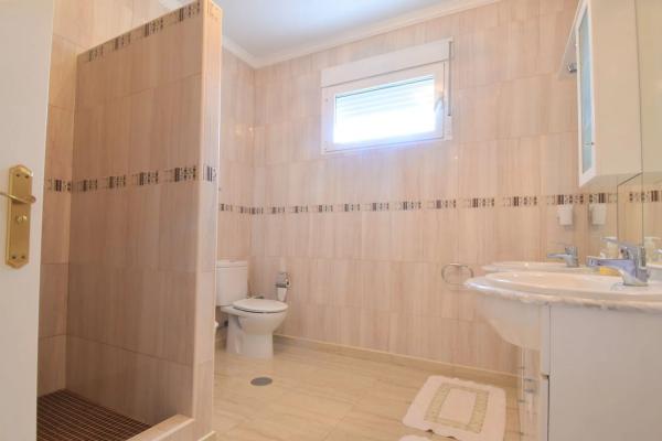 Casa independiente en calle los Rosales