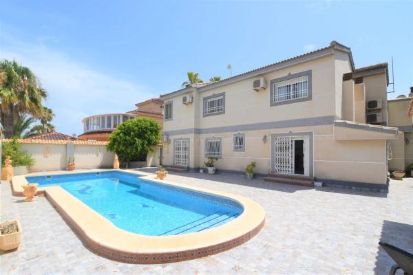 Casa independiente en calle los Rosales