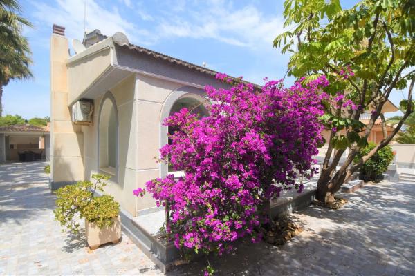 Casa independiente en calle los Rosales