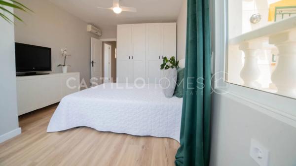 Chalet pareado en calle Trepadora, 16