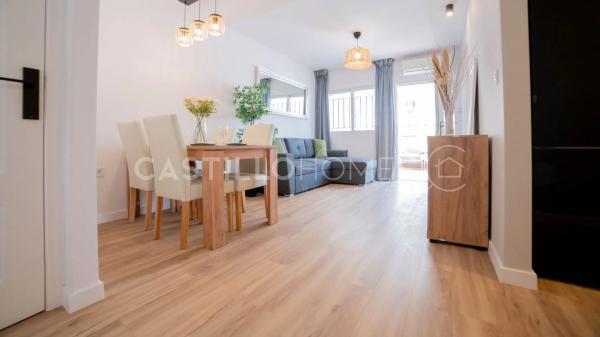 Chalet pareado en calle Trepadora, 16