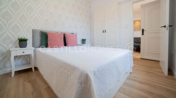 Chalet pareado en calle Trepadora, 16