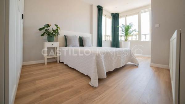 Chalet pareado en calle Trepadora, 16