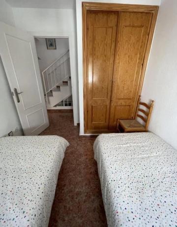 Chalet pareado en calle Libra