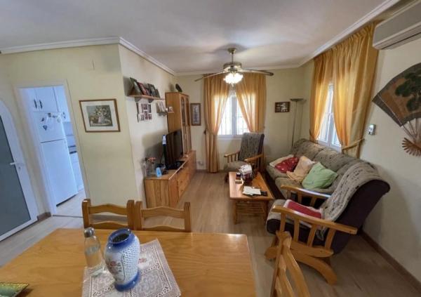 Chalet pareado en calle Libra