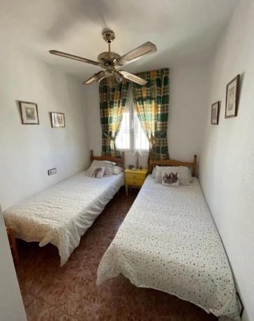 Chalet pareado en calle Libra