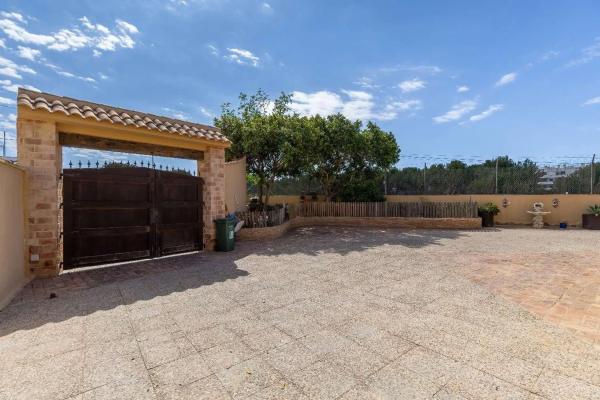 Casa independiente en calle los Claveles