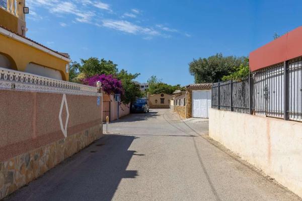 Casa independiente en calle los Claveles