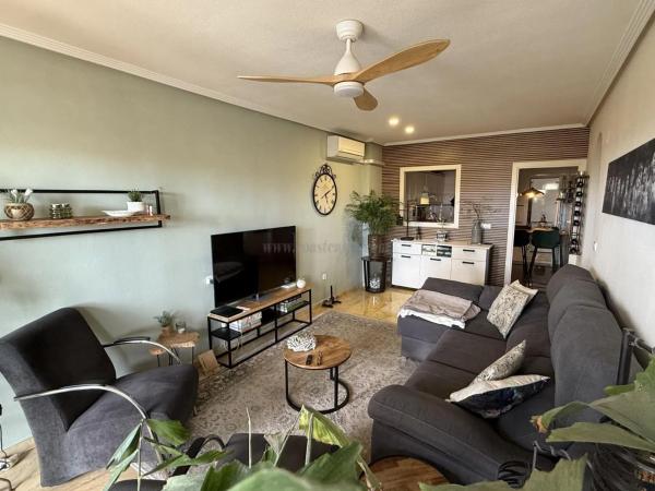 Piso en avenida de las Adelfas