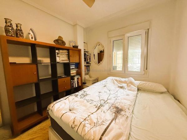 Piso en avenida de las Adelfas