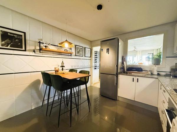 Piso en avenida de las Adelfas