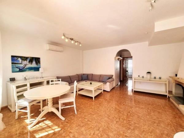 Chalet pareado en calle Ebro